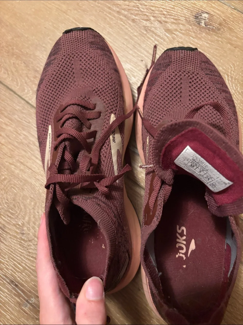 Brooks Levitate Women's Running Shoe - Burgundy with Pink Midsole